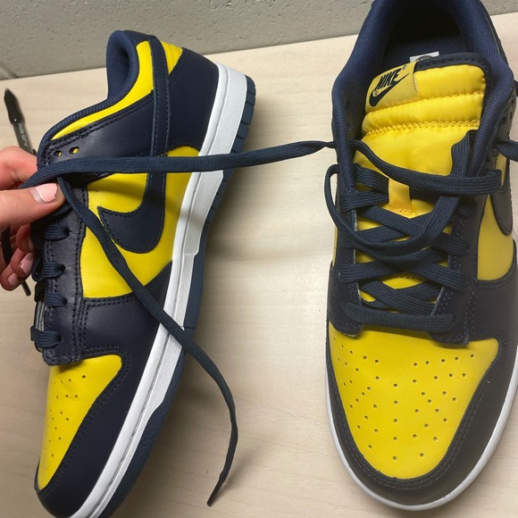 Nike dunk low Varsity Maize - Picture 3 of 5